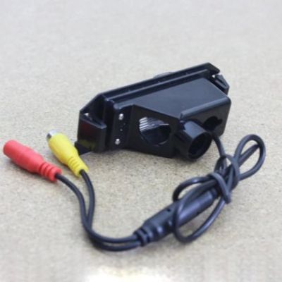 Camera video auto dedicata pentru mersul cu spatele compatibila cu Hyundai I30/Veloster unghi 150 de grade night vision 0 lux U